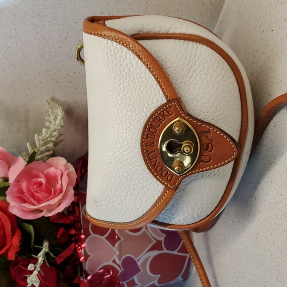 Dooney & Bourke Handbags - USA 🇺🇸 Vintage and Rare  DOONEY & BOURKE pebbled leather crossbody bag